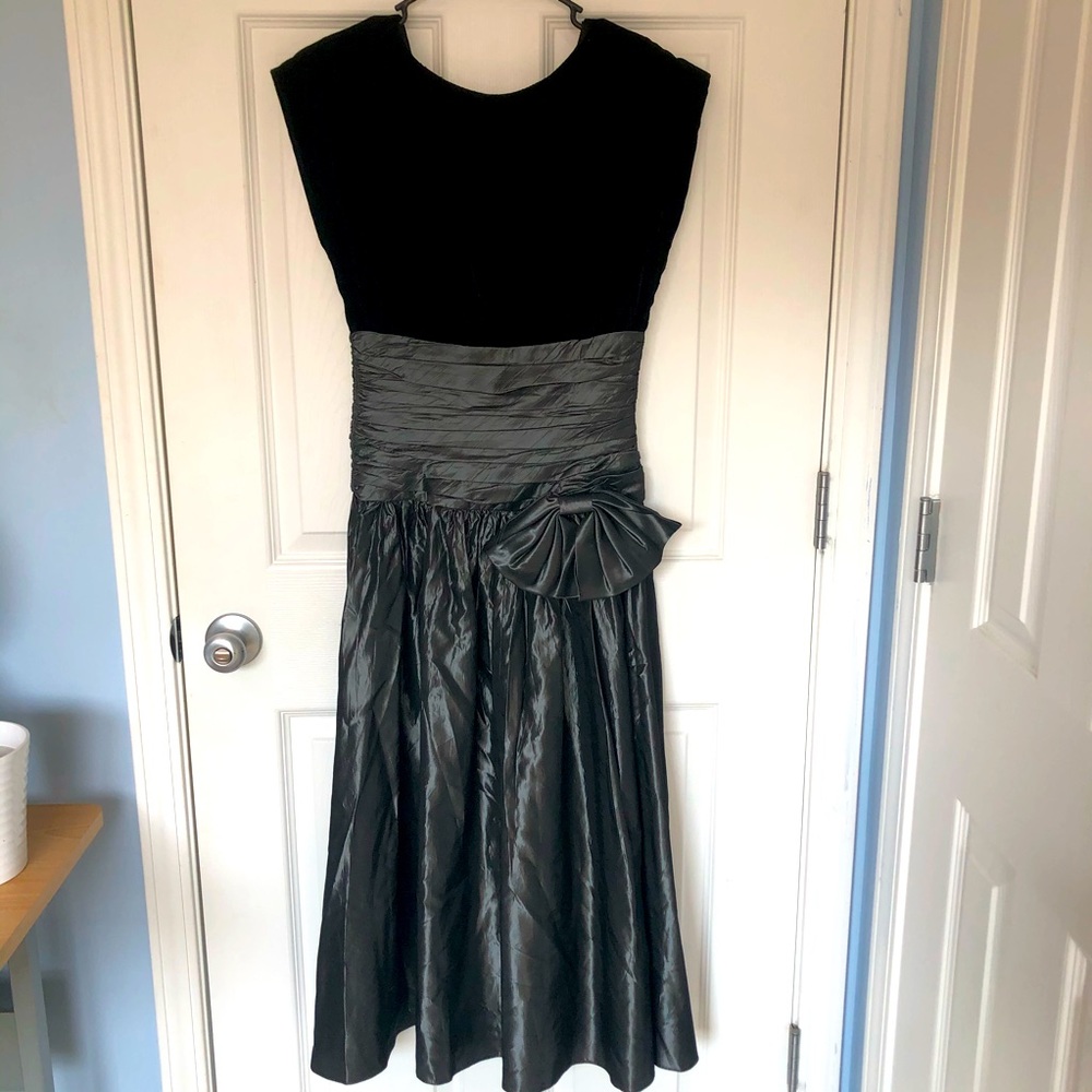 prom dress black velvet and dark grey Size 5/6